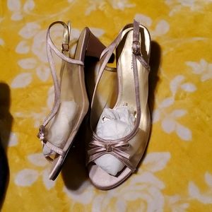 Golden princess heels charming bow detail